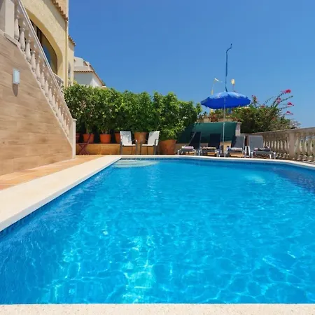 Villa Veuremar - *